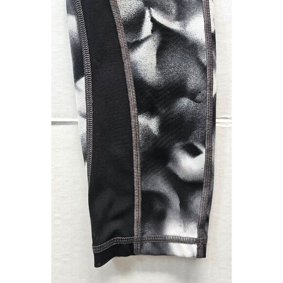 Lululemon Train Times 7/8 Pant 25" | Blush Blossom| Size 6 Like New - Picture 6 of 10